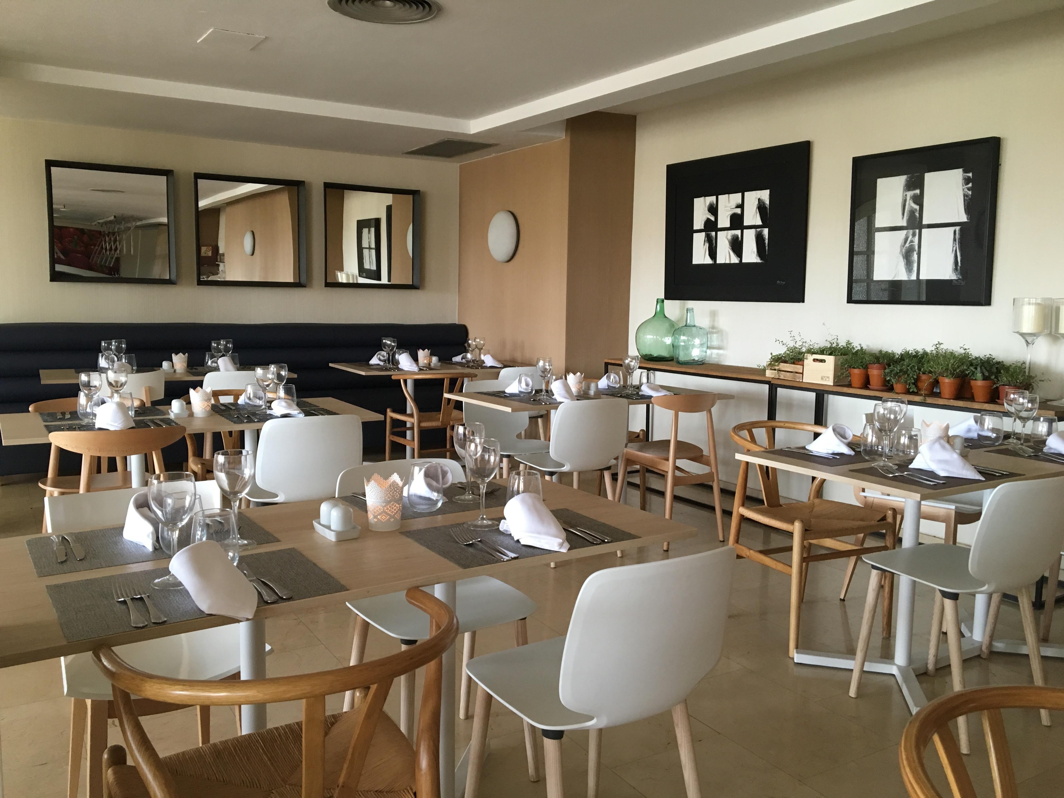 Hotel Tres Torres Santa Eularia des Riu Eksteriør billede