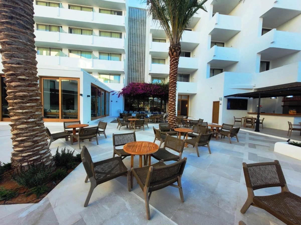 Hotel Tres Torres Santa Eularia des Riu Eksteriør billede