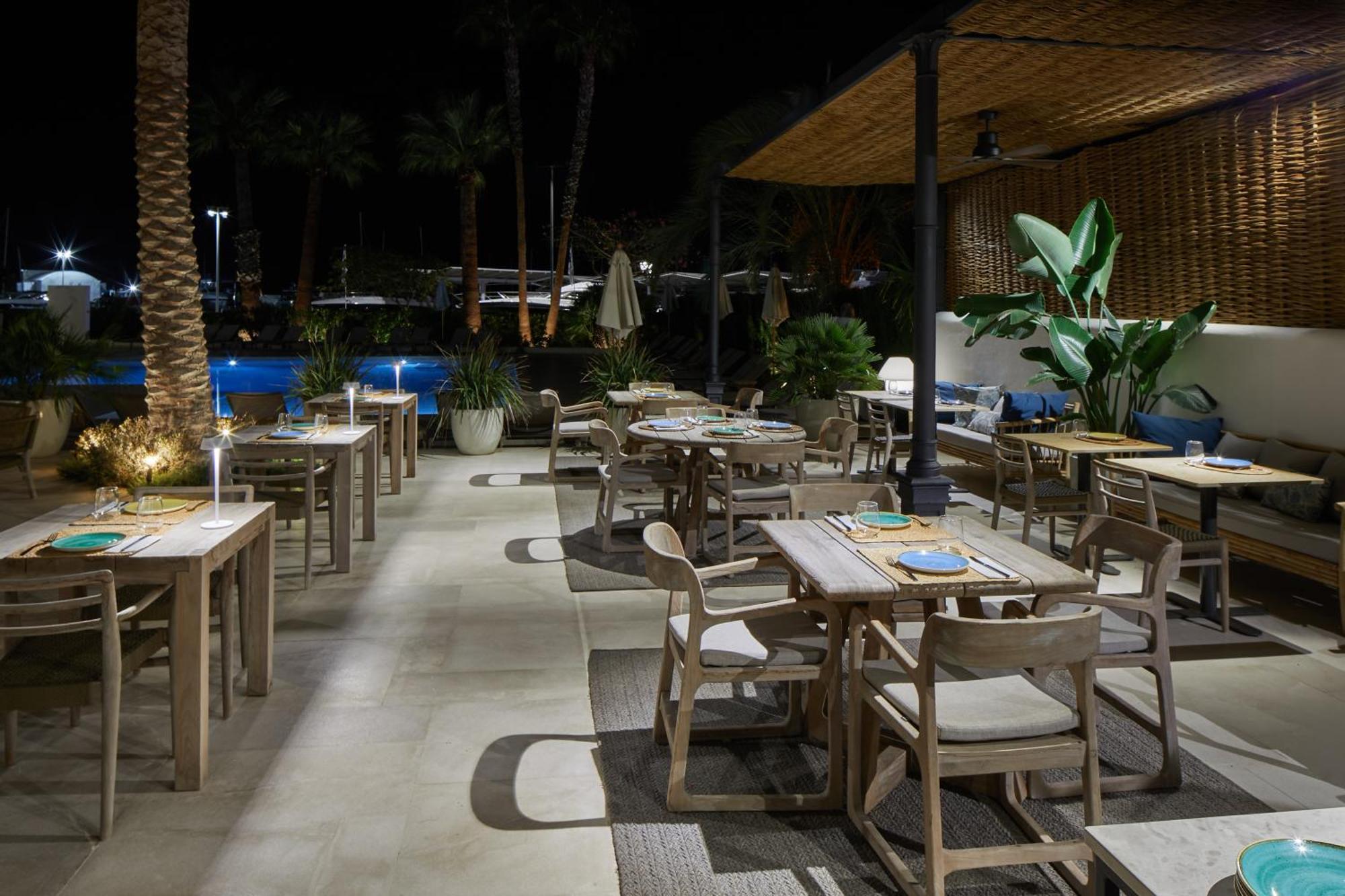 Hotel Tres Torres Santa Eularia des Riu Eksteriør billede