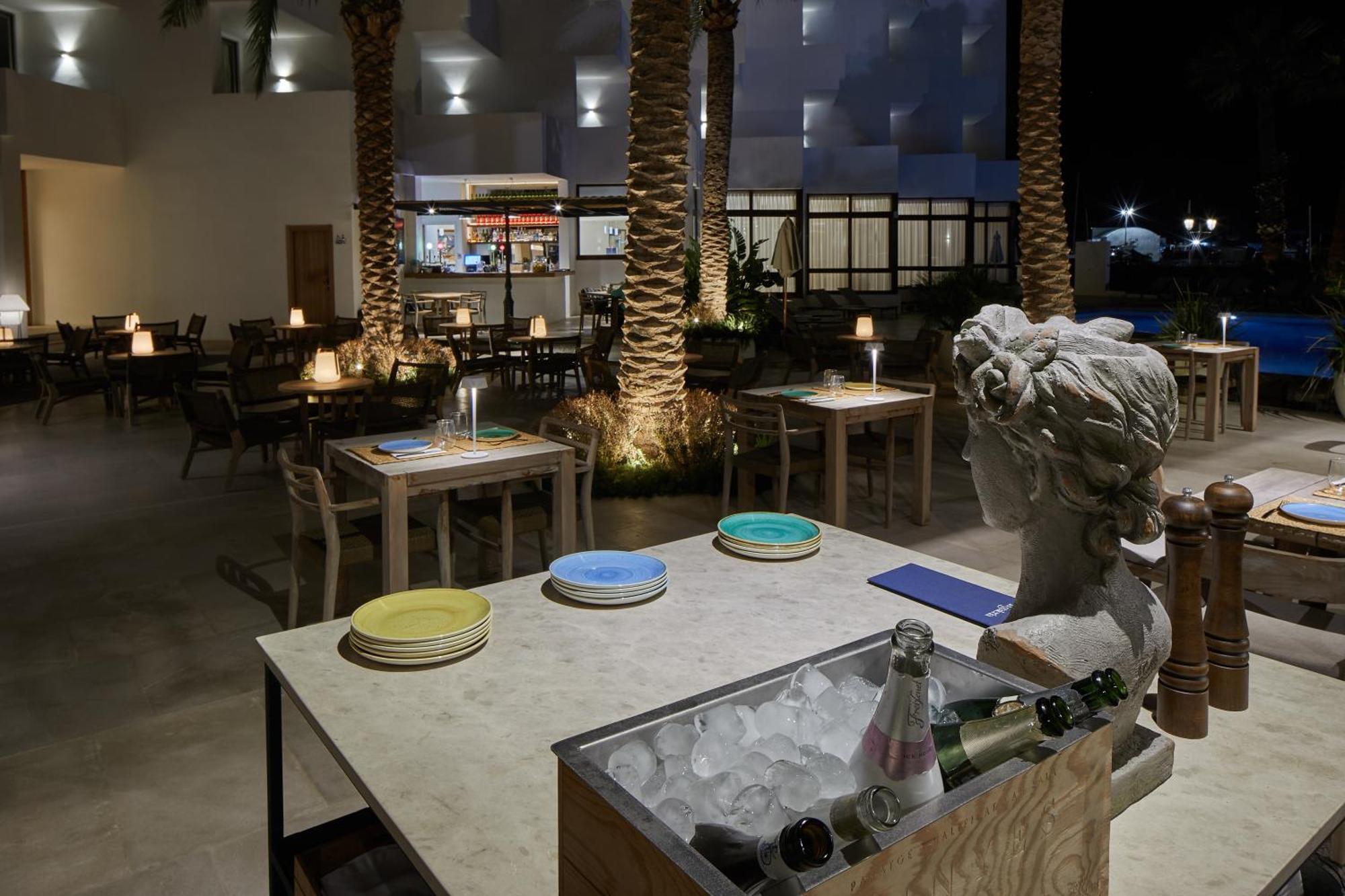 Hotel Tres Torres Santa Eularia des Riu Eksteriør billede
