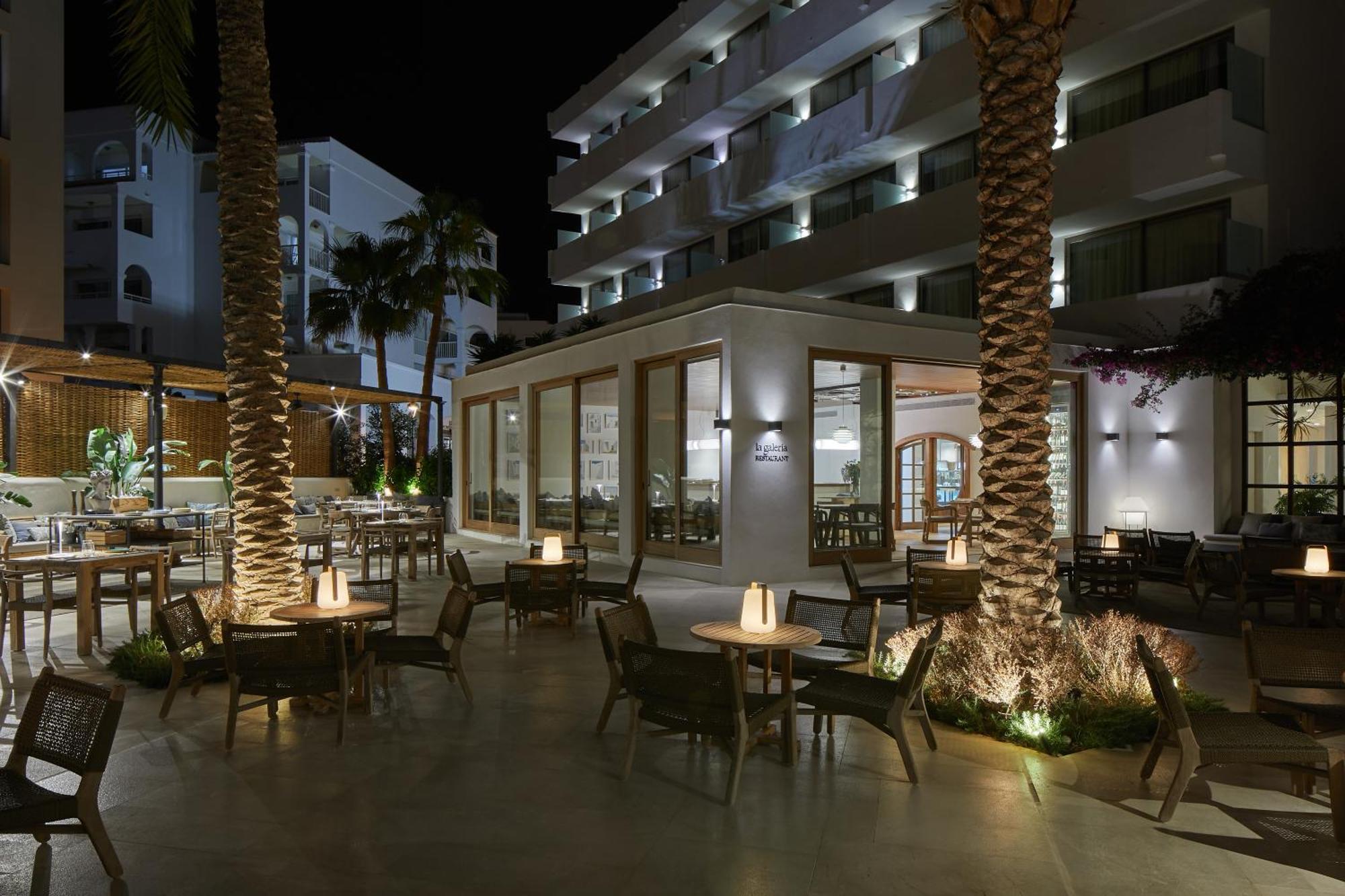 Hotel Tres Torres Santa Eularia des Riu Eksteriør billede
