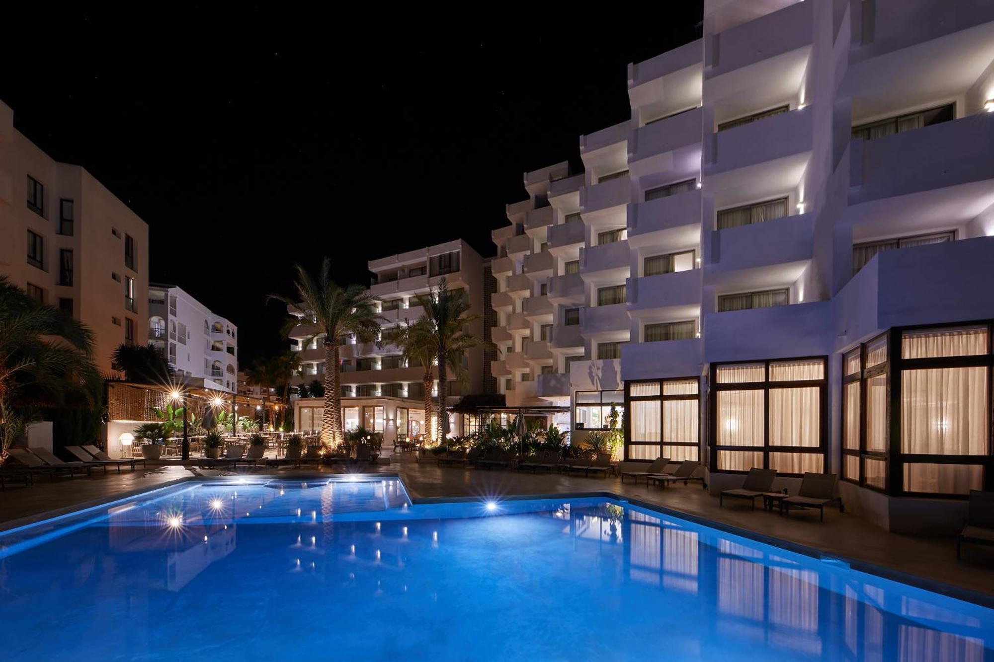 Hotel Tres Torres Santa Eularia des Riu Eksteriør billede