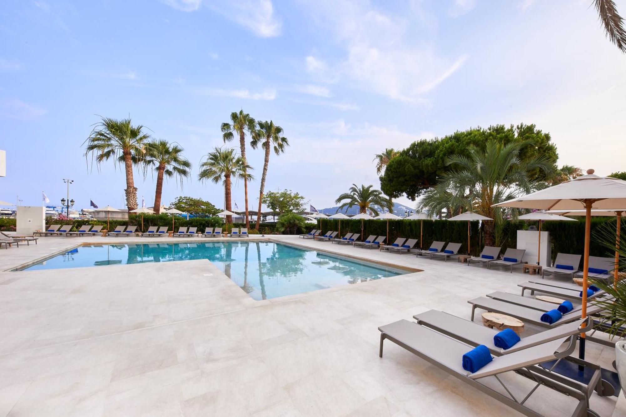 Hotel Tres Torres Santa Eularia des Riu Eksteriør billede