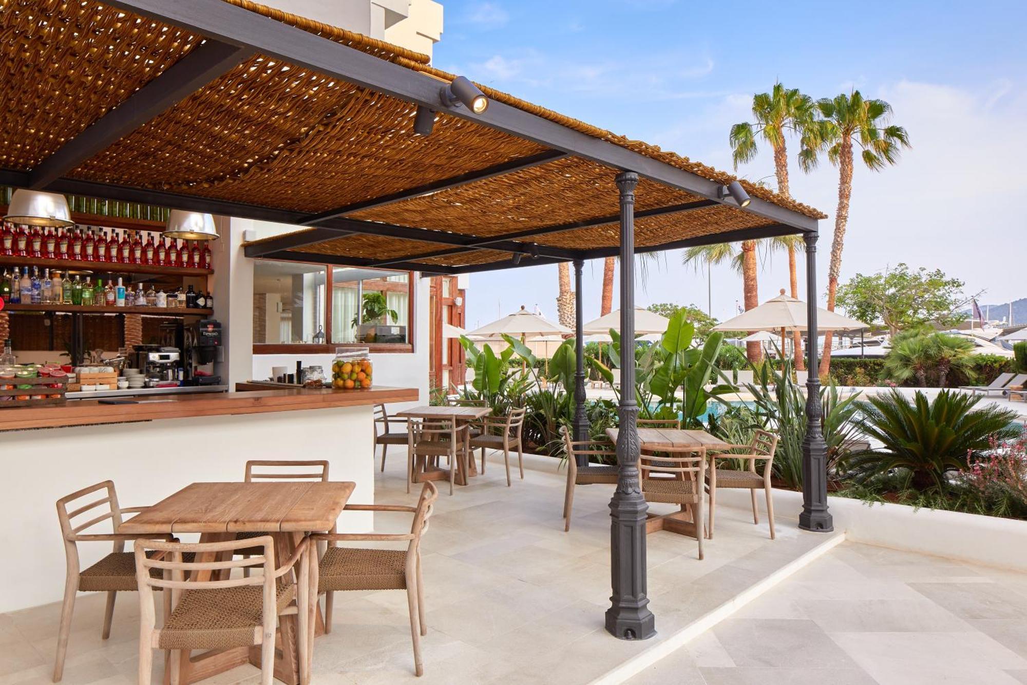 Hotel Tres Torres Santa Eularia des Riu Eksteriør billede