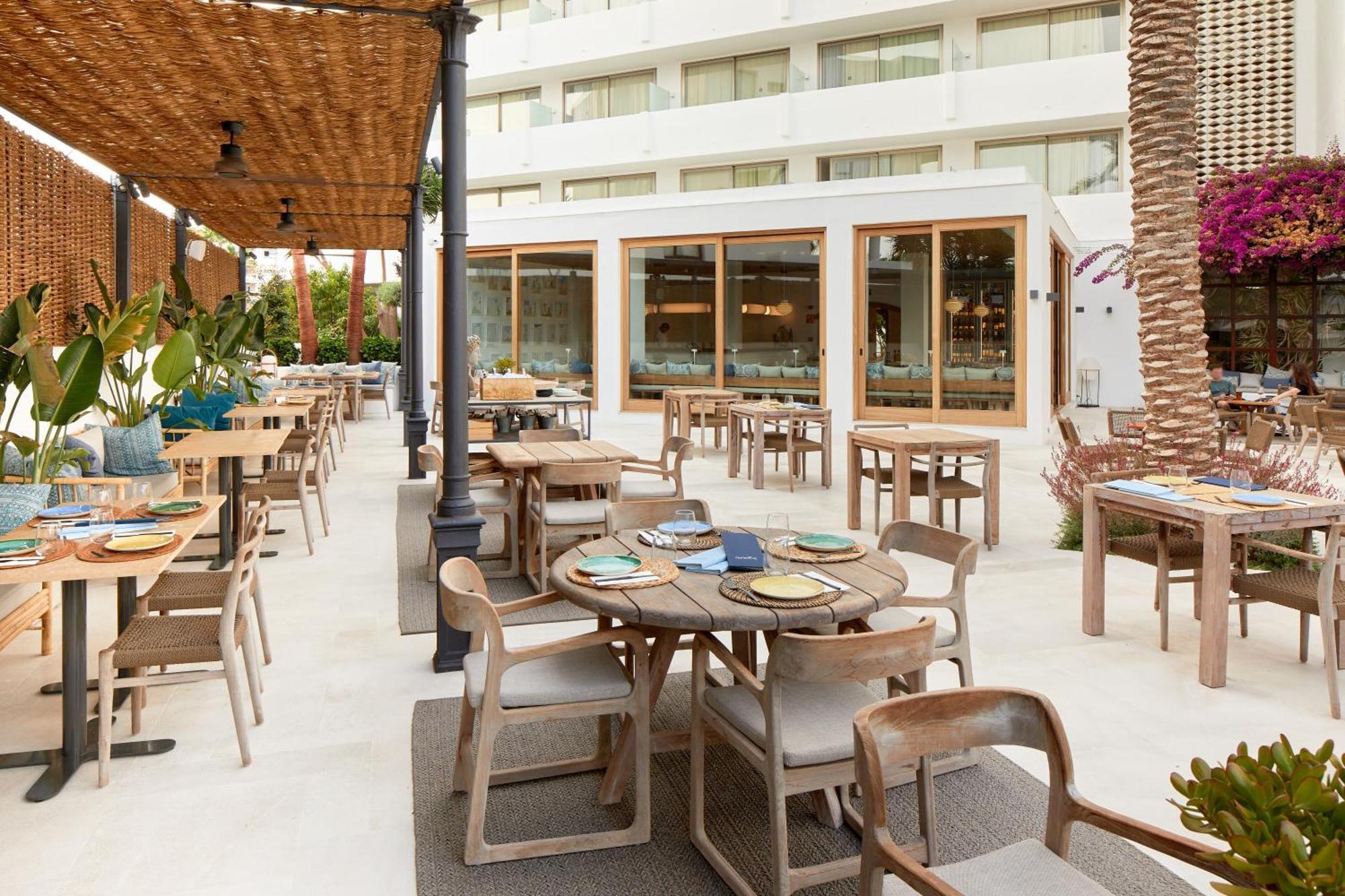 Hotel Tres Torres Santa Eularia des Riu Eksteriør billede