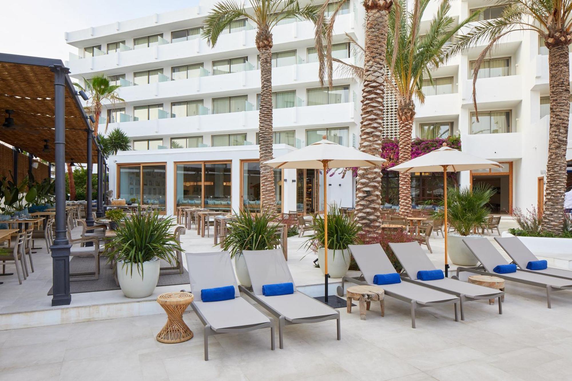 Hotel Tres Torres Santa Eularia des Riu Eksteriør billede