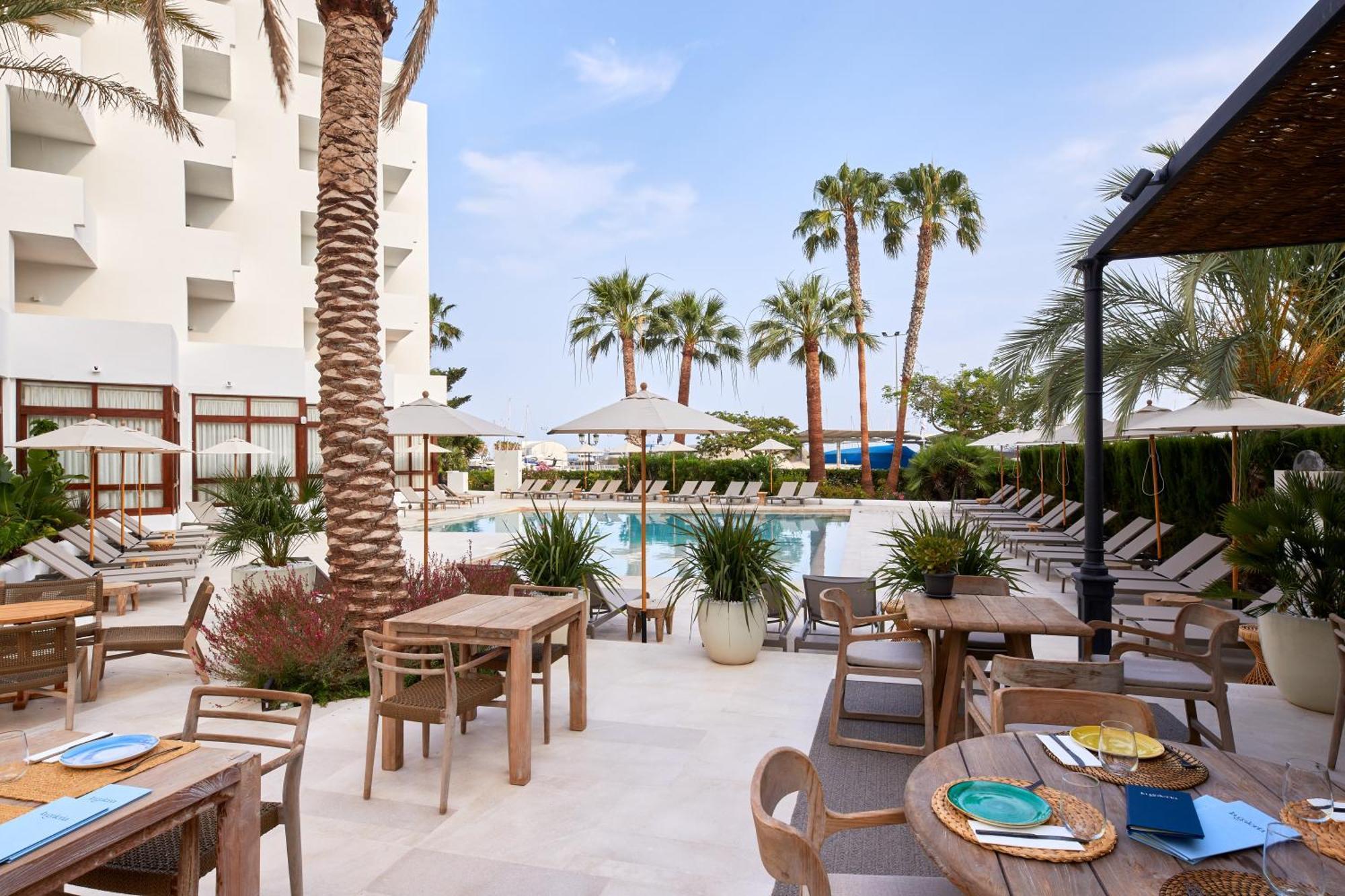 Hotel Tres Torres Santa Eularia des Riu Eksteriør billede