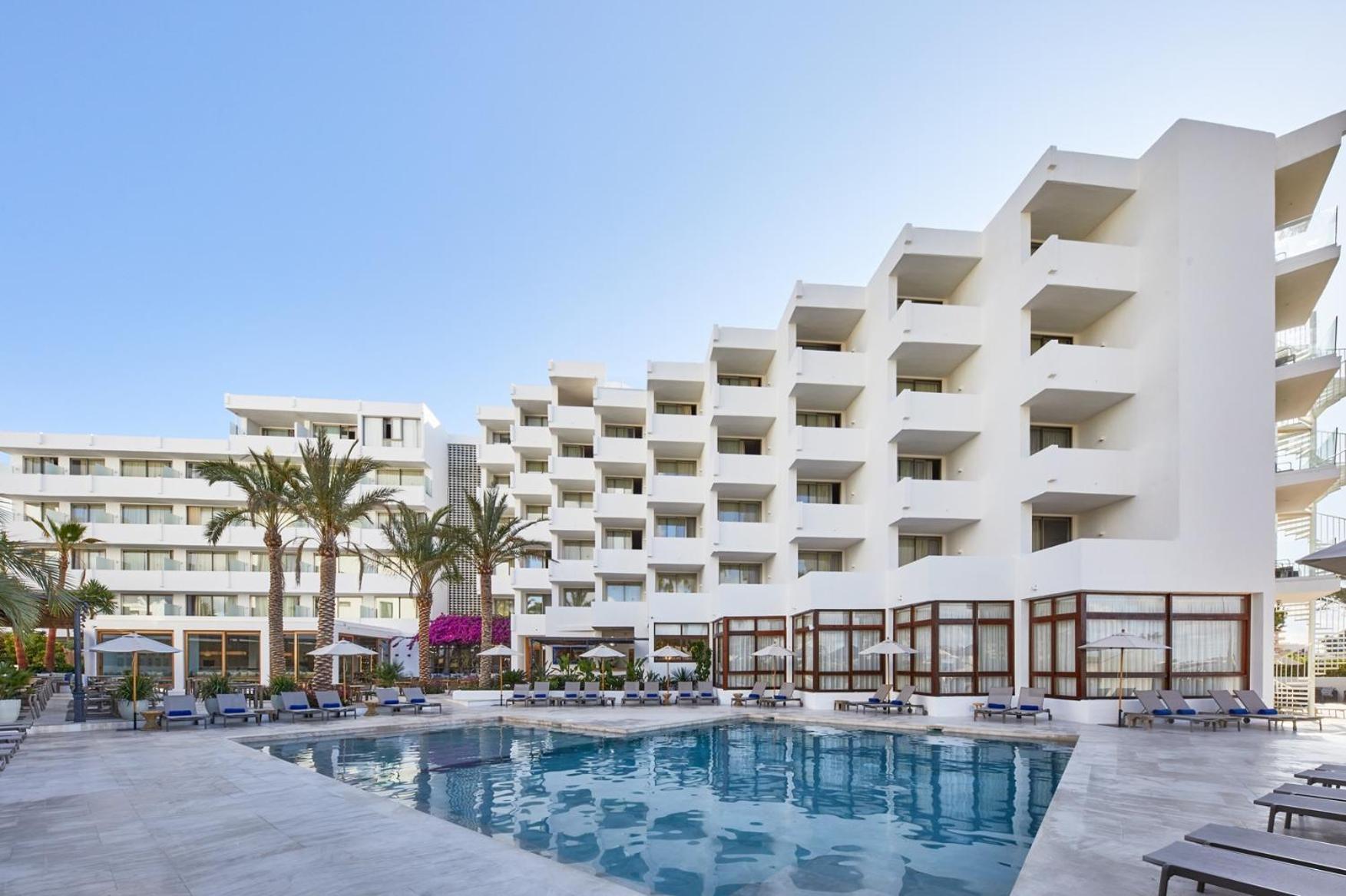 Hotel Tres Torres Santa Eularia des Riu Eksteriør billede