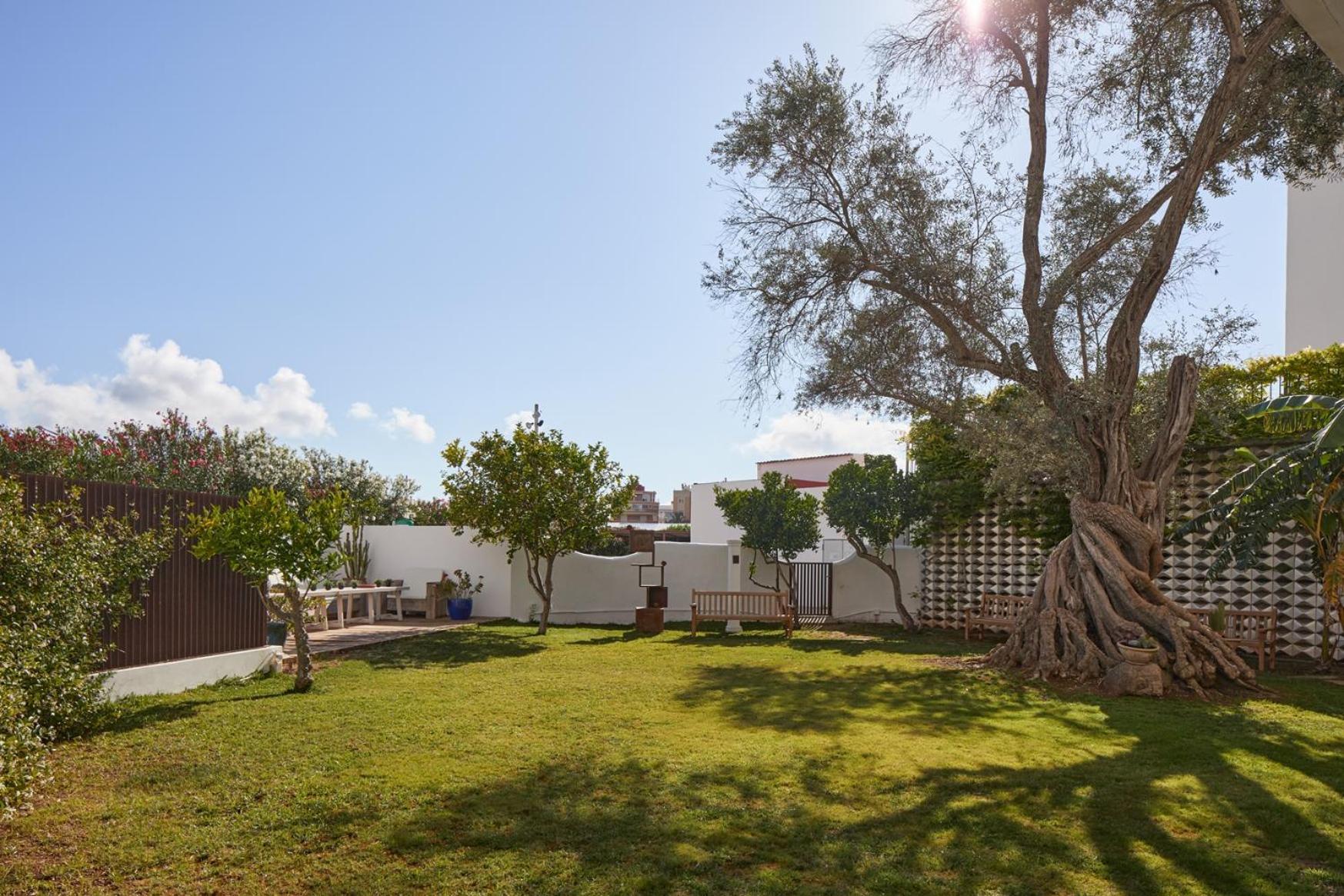 Hotel Tres Torres Santa Eularia des Riu Eksteriør billede