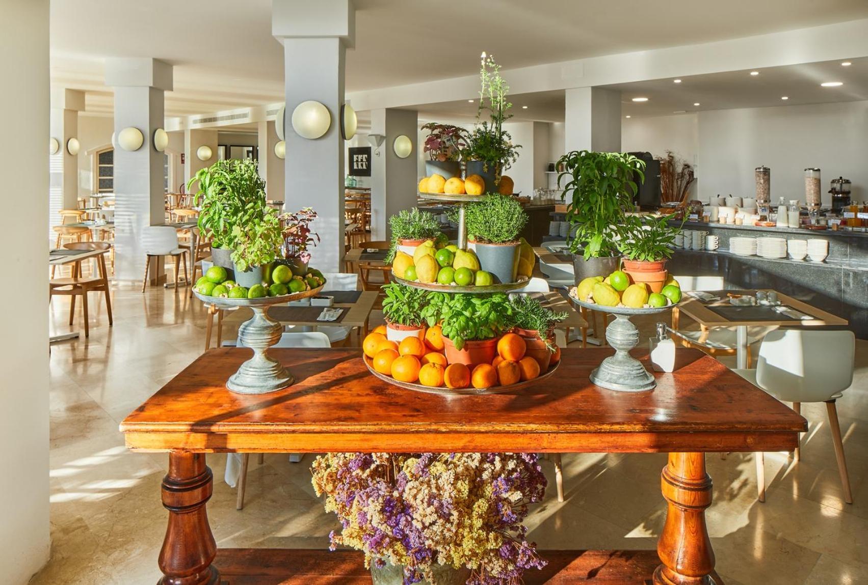 Hotel Tres Torres Santa Eularia des Riu Eksteriør billede
