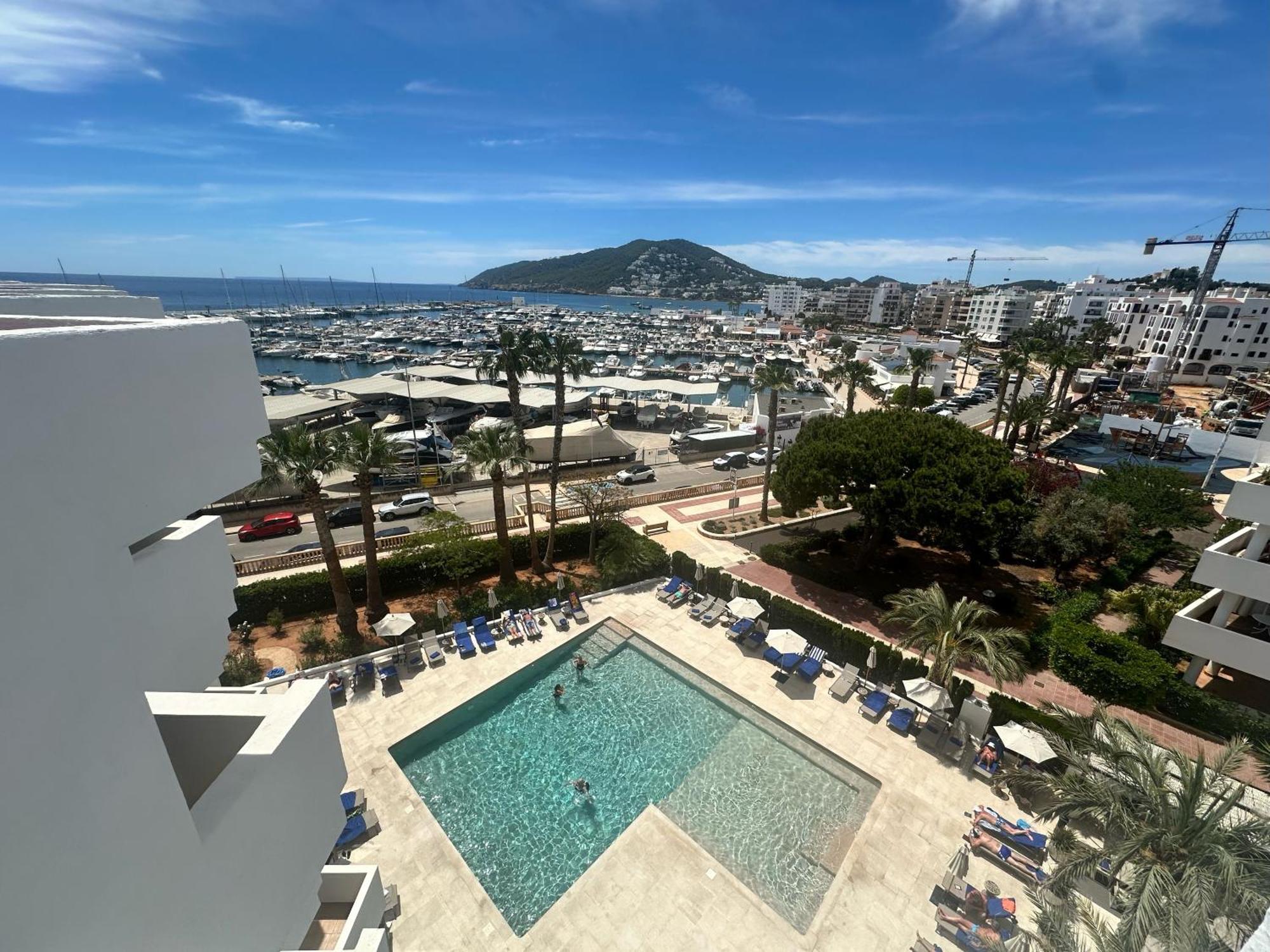 Hotel Tres Torres Santa Eularia des Riu Eksteriør billede