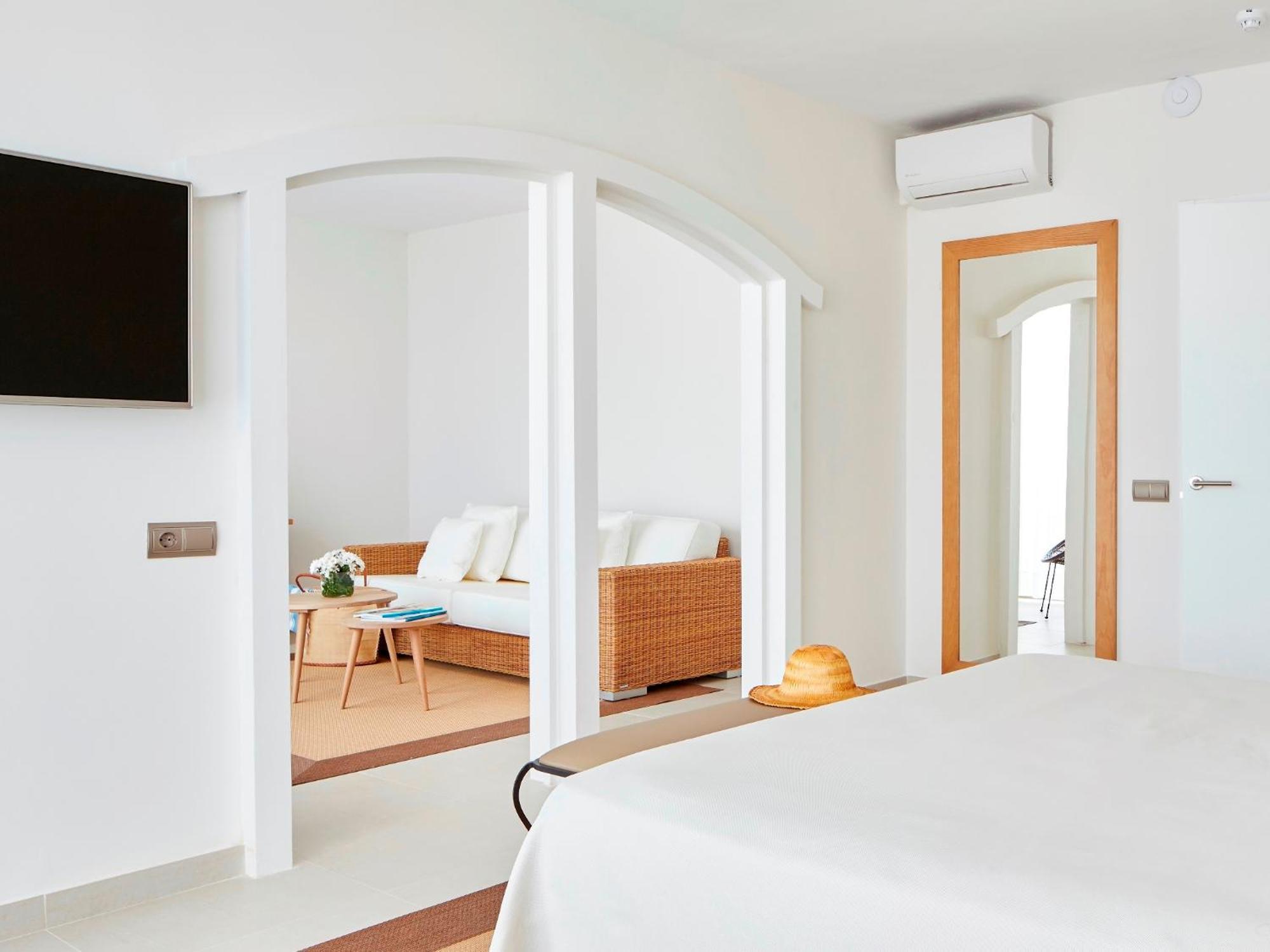 Hotel Tres Torres Santa Eularia des Riu Værelse billede