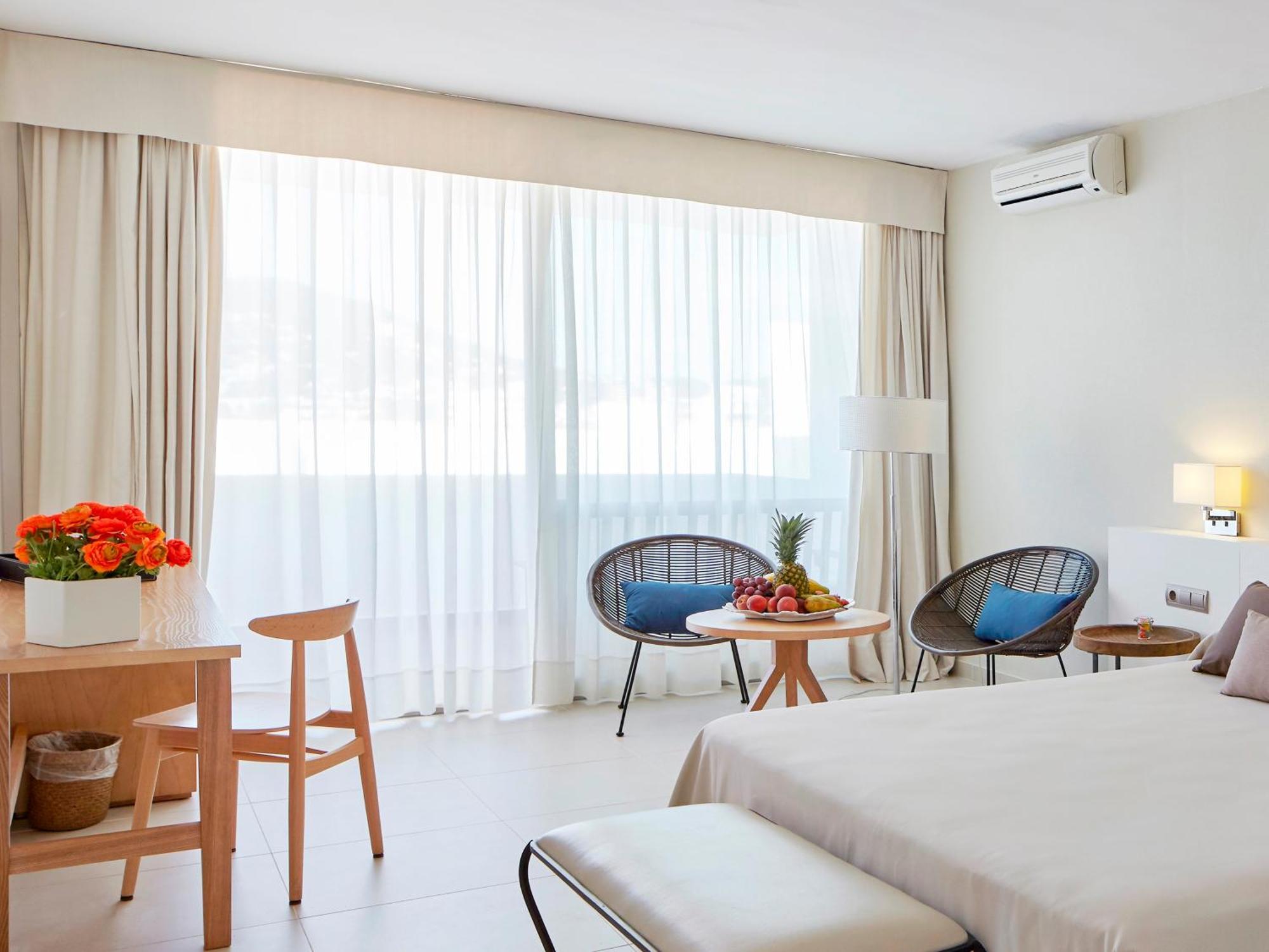 Hotel Tres Torres Santa Eularia des Riu Værelse billede