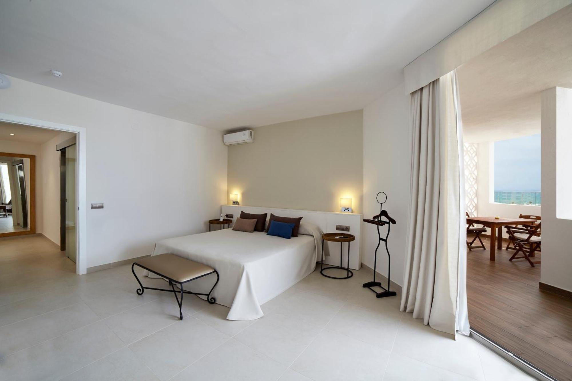 Hotel Tres Torres Santa Eularia des Riu Værelse billede