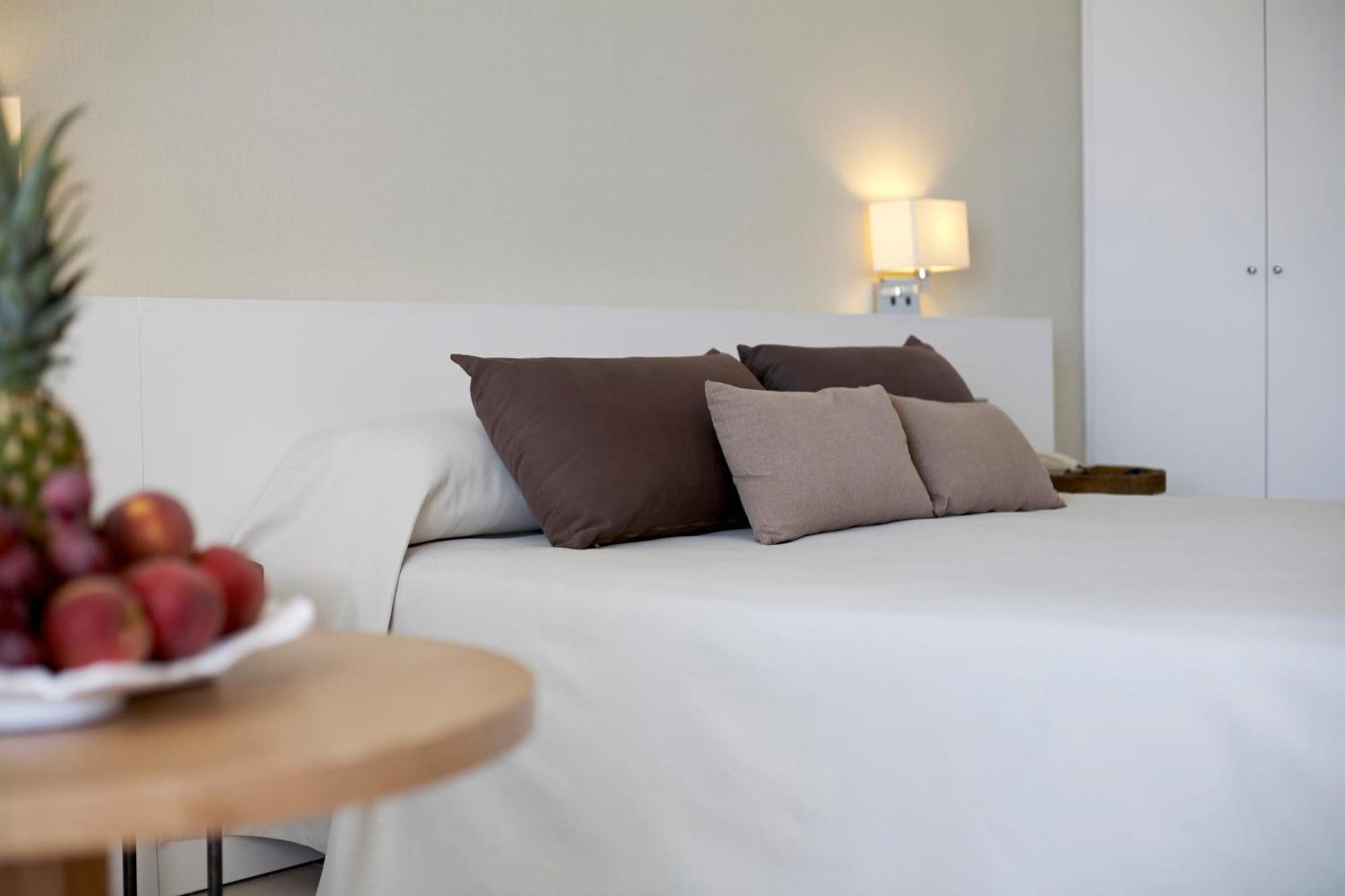 Hotel Tres Torres Santa Eularia des Riu Værelse billede